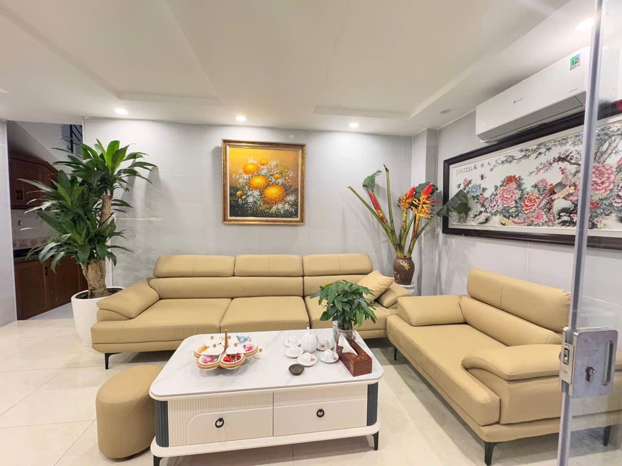 Nhà đẹp Thụy Khuê - Vài bước ra mặt phố - Tặng nội thất tiền tỷ