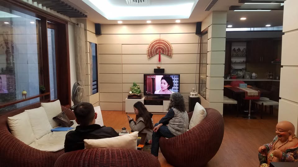 Bán gấp nhà Nguyễn Văn Huyên, lô góc, ô tô đỗ, kinh doanh ngày đêm, giá 20 tỷ