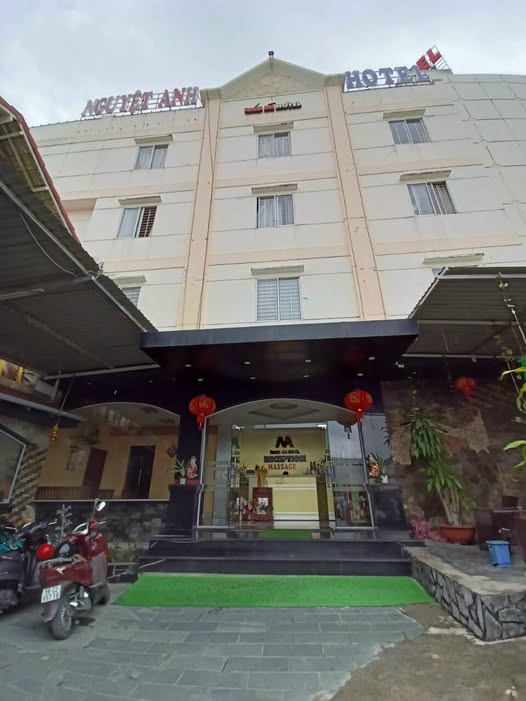 Bán khách sạn mặt tiền Huỳnh Tấn Phát, Nhà Bè, diện tích 670m2 đất thổ cư, xây dựng 3 lầu, giá 58 tỷ