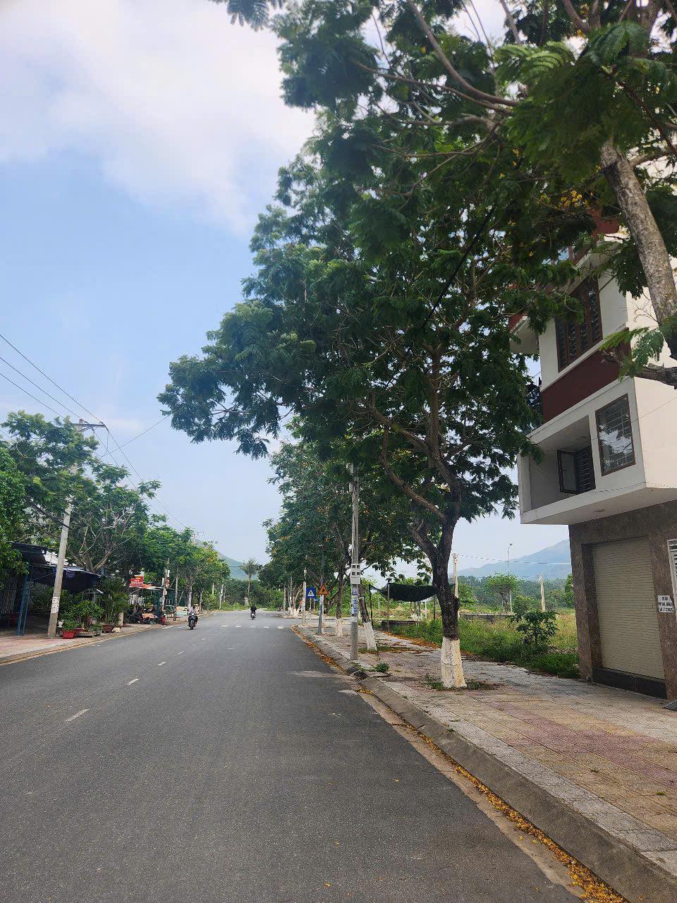 Cần bán gấp 3 lô đất mặt tiền đường Thái Khang, Phước Đồng, Nam Nha trang