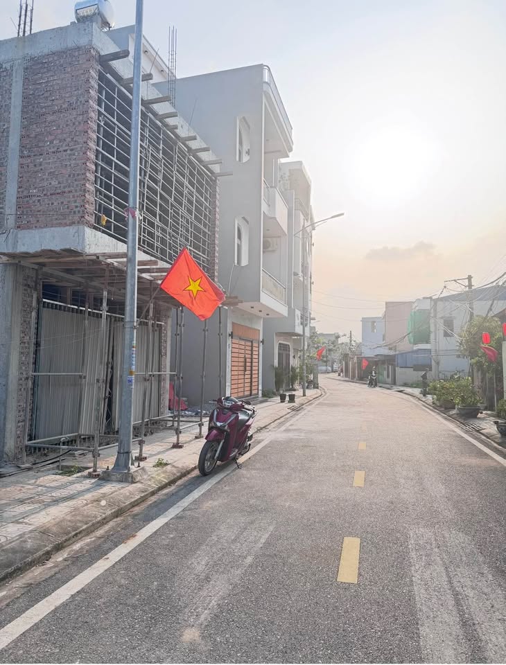 Bán nhà mặt đường dãy sau đường Lưu Hữu Phước, gần ngay viện đa khoa Nam Định, giá 3.25 tỷ