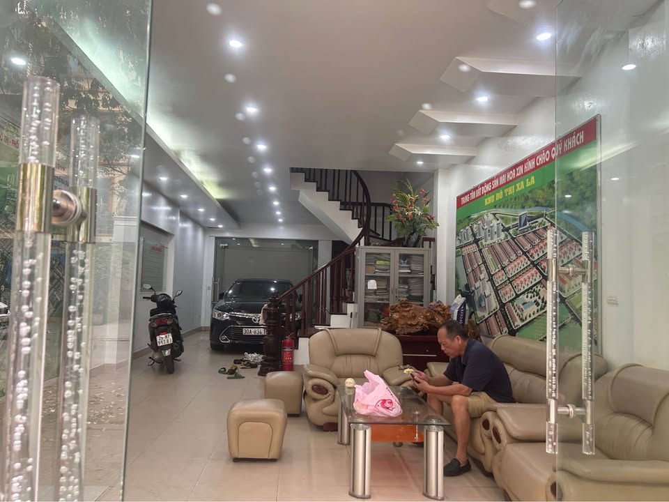 Tầng 1 sầm uất xa la liền kề Vip Thanh Hà, cơ hội vàng cho kinh doanh