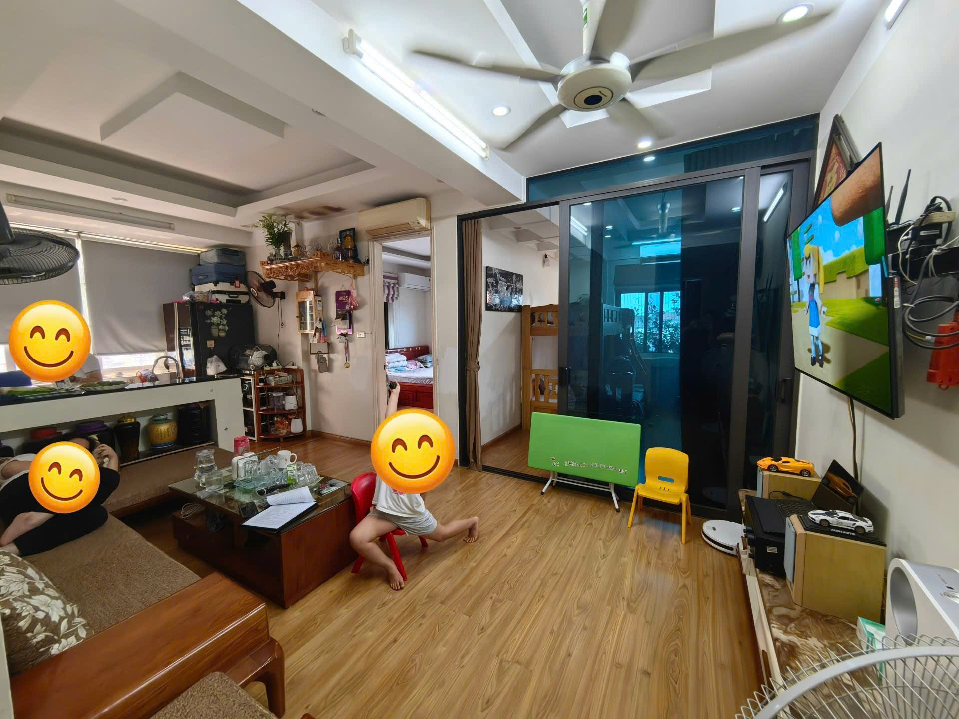 Nhà Cầu Giấy 62m² lô góc 3 mặt thoáng, sổ đỏ trung tâm