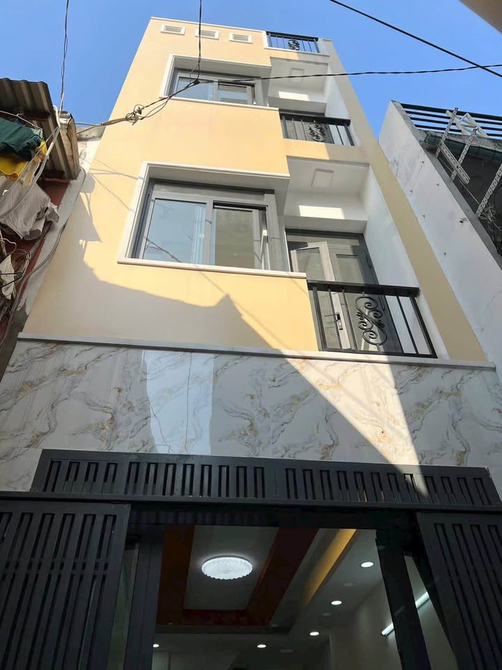 Bán nhà mới xây 4 tầng tại Âu Dương Lân, phường 3, Quận 8, sổ đẹp, vuông vức, giá 4.2 tỷ