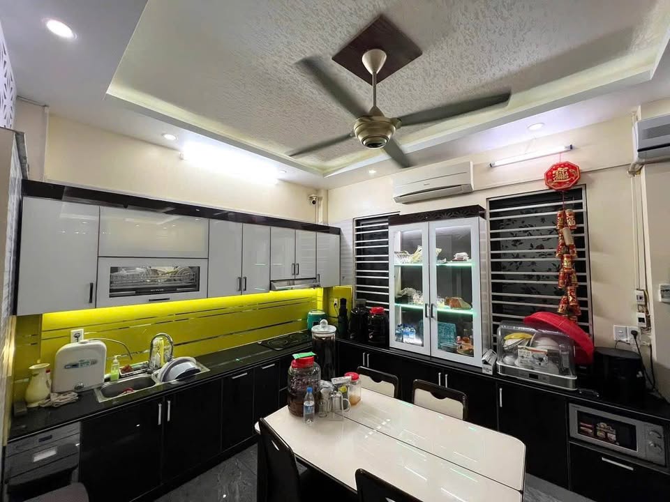 Cần bán nhà 3 tầng khu Bãi Muối, Hạ Long, full nội thất