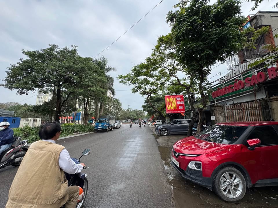 Bán nhà mặt phố Nguyễn Hoàng Tôn, 7 tầng, thang máy, full nội thất