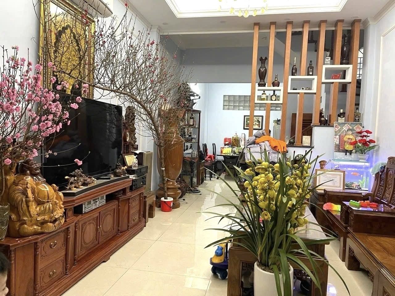 Bán nhà phố Cầu Giấy, ngõ Quận uỷ, khu dân trí cao, gần hồ điều hòa, giá 11.35 tỷ