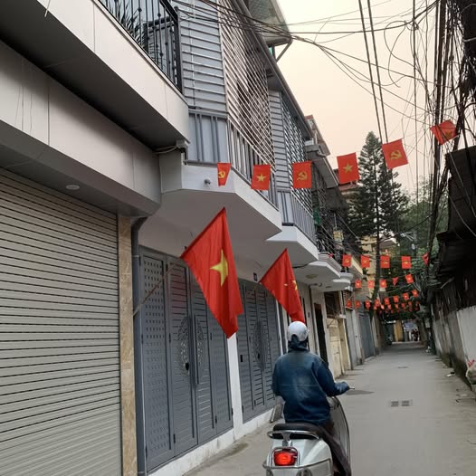 Bán nhà ngõ Trần Điền đi sang Lê Trọng Tấn, diện tích 48m2, gần bệnh viện Bưu Điện