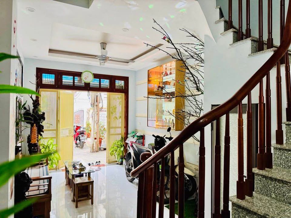 Bán nhà La Nội, Dương Nội, 5 tầng, khu Aeon Mall, ngay cạnh chợ, mặt ngõ nông, dân xây chắc nịch