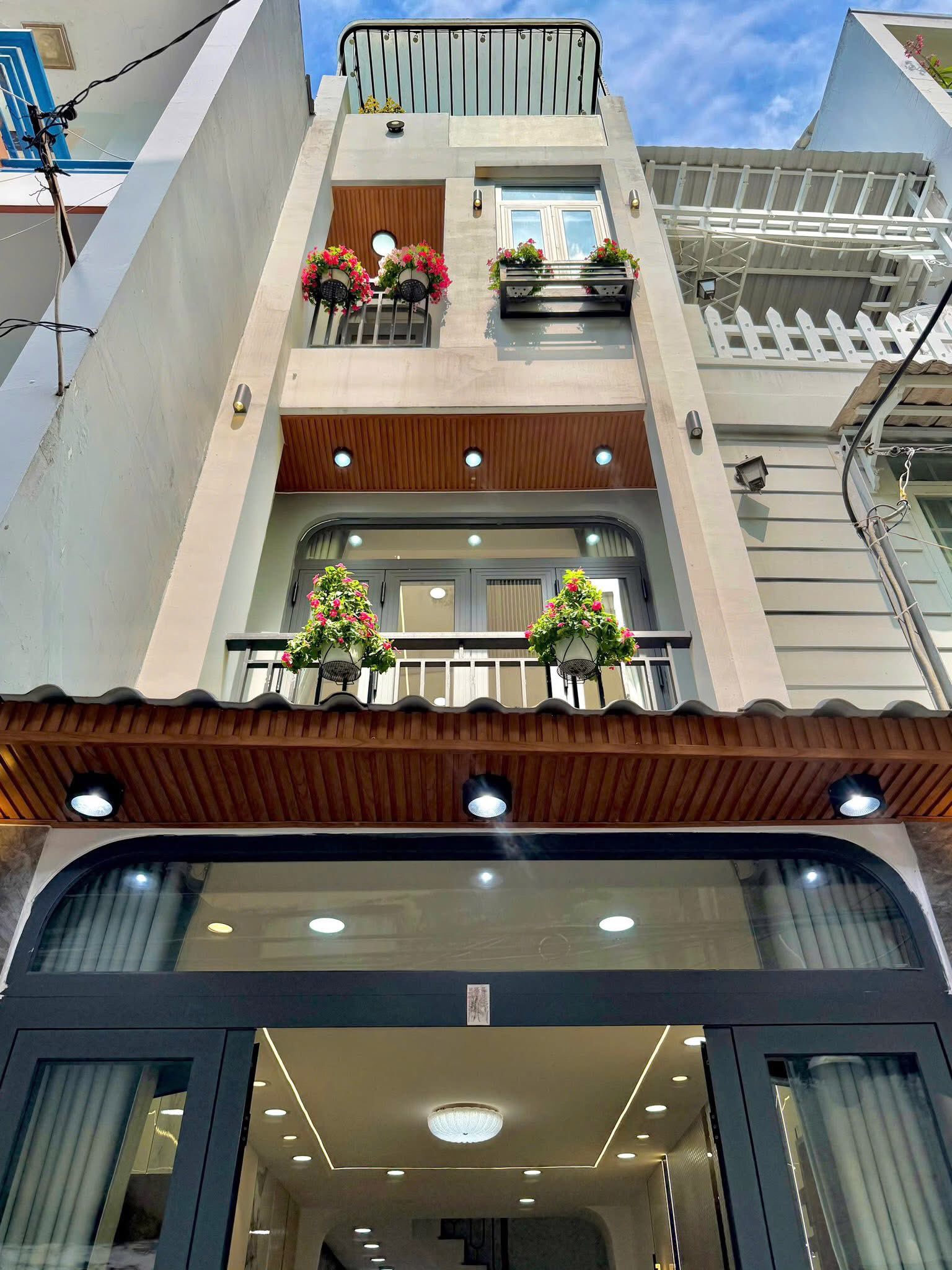 Bán nhà trung tâm phường 1, Phú Nhuận, cạnh hẻm xe tải Cô Bắc, 30m2, 4 phòng ngủ, sổ nét