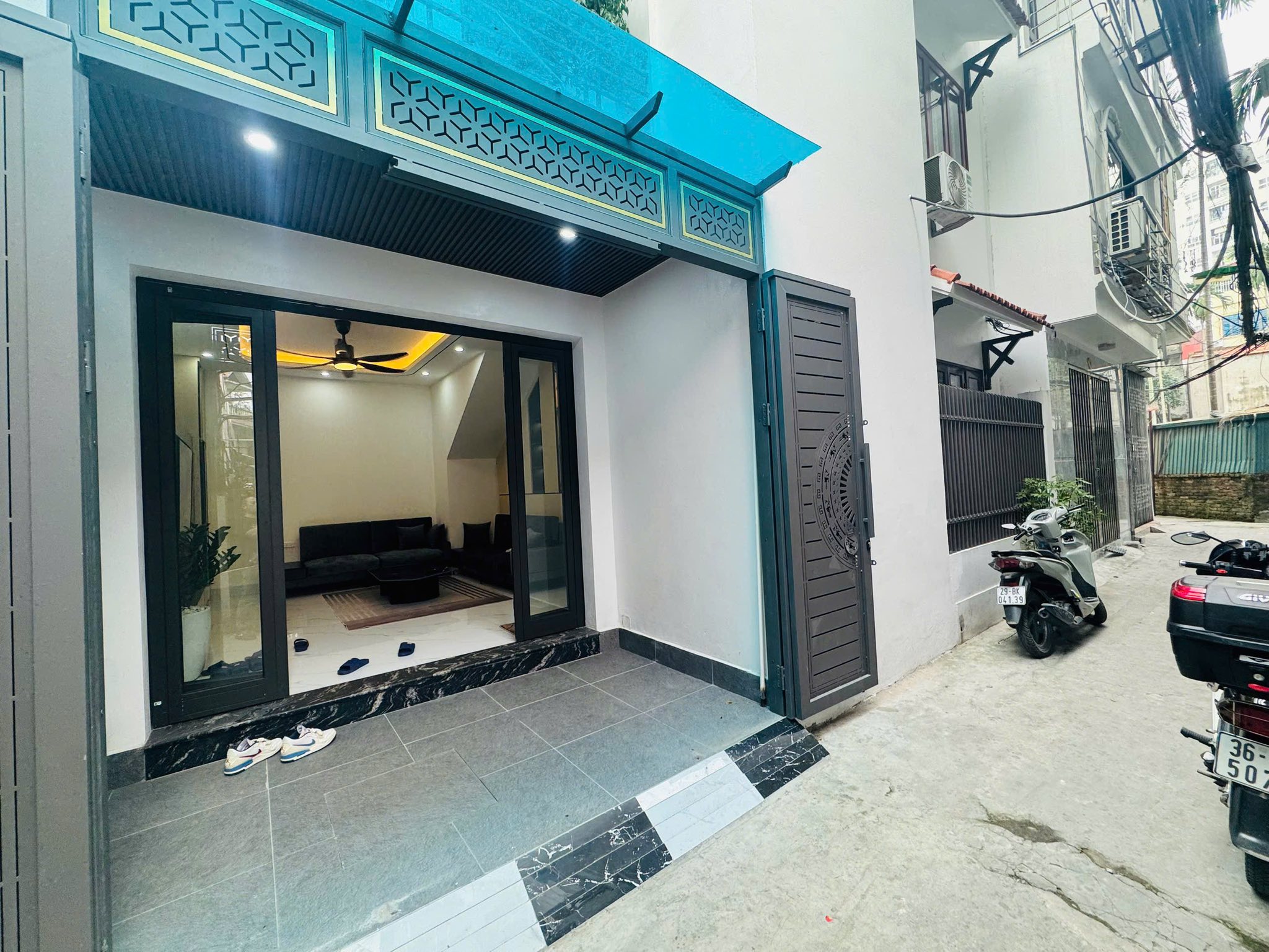 Bán nhà mới 4 tầng lô góc tại Gia Thụy, Long Biên, thang máy, full nội thất cao cấp