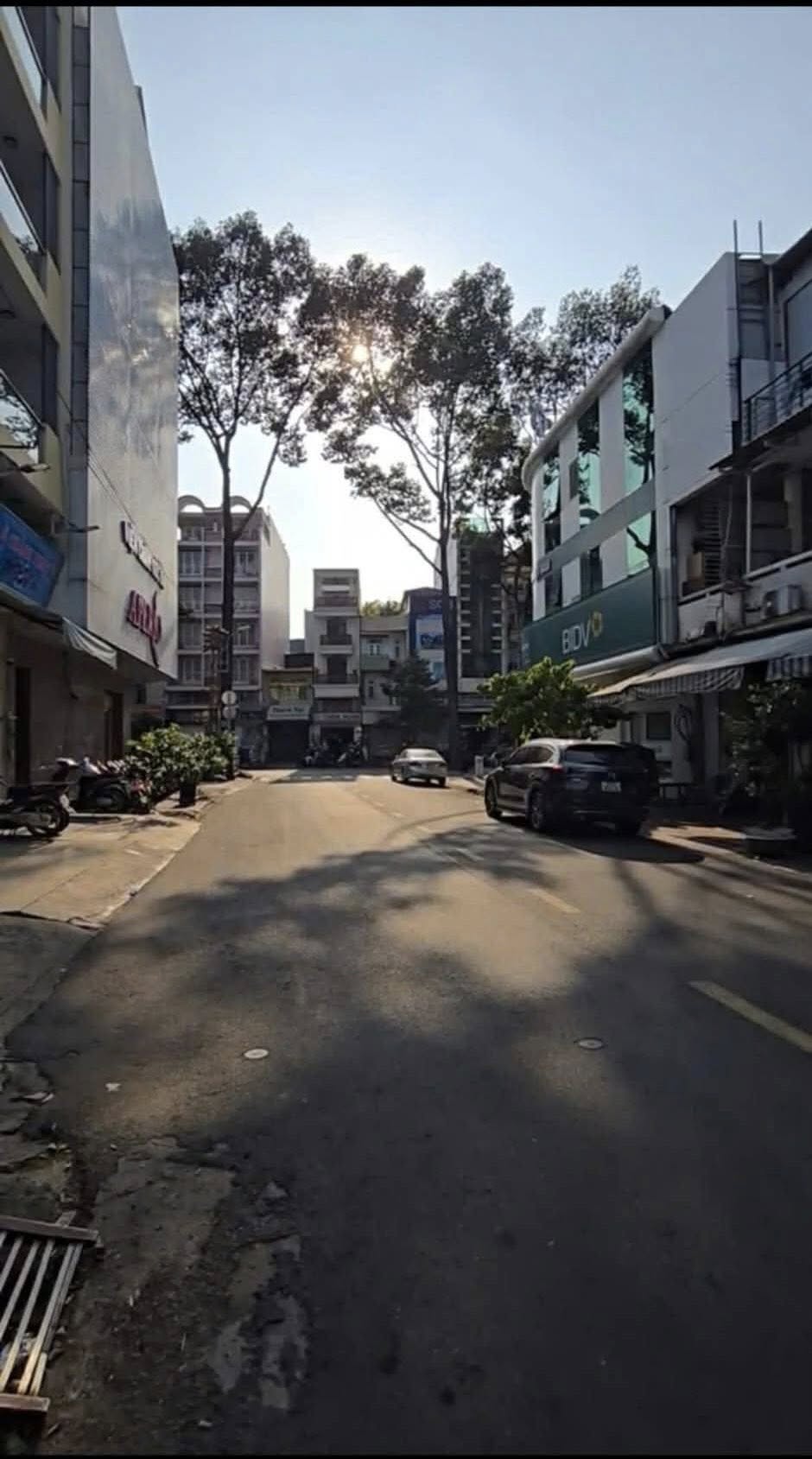 Bán căn nhà ngay Tân Khai, Tạ Uyên, Quận 11 cũ