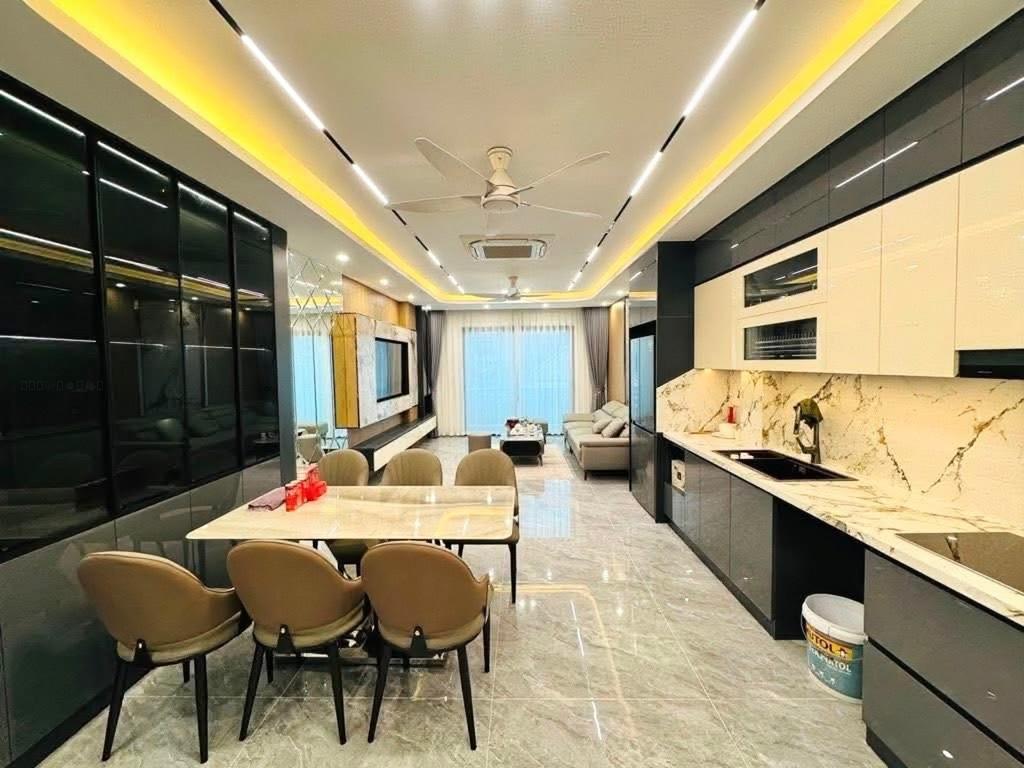 Bán nhà gần hồ Trung Kính, ngõ ô tô, gần chợ, gần hồ, cách chục nhà ra mặt đường lớn Trần Duy Hưng