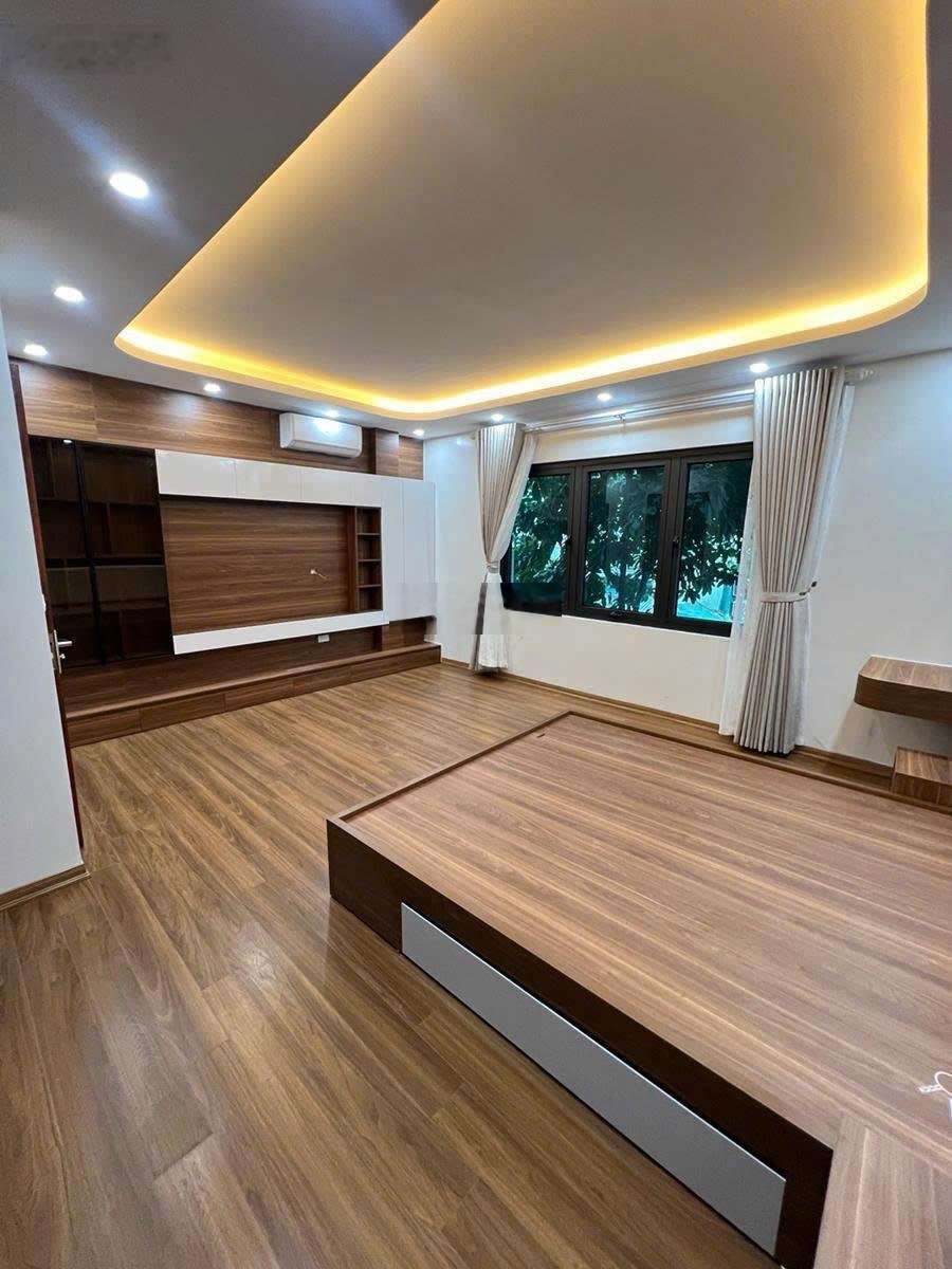 Bán nhà trung tâm tiện ích đầy đủ