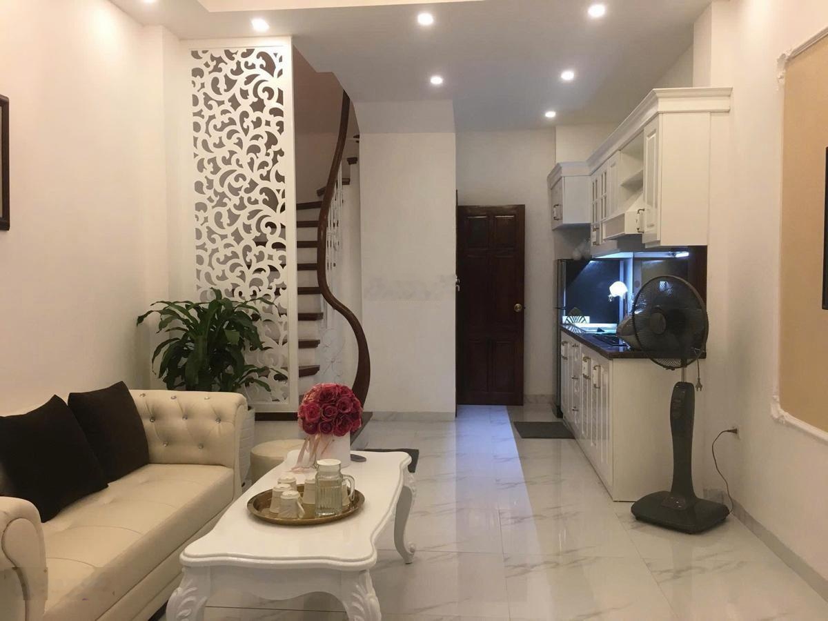 Nhanh thì còn! Văn Cao, phố vip ít nhà bán, ngõ nông, 30m ra ô tô, full nội thất, 35M*5T