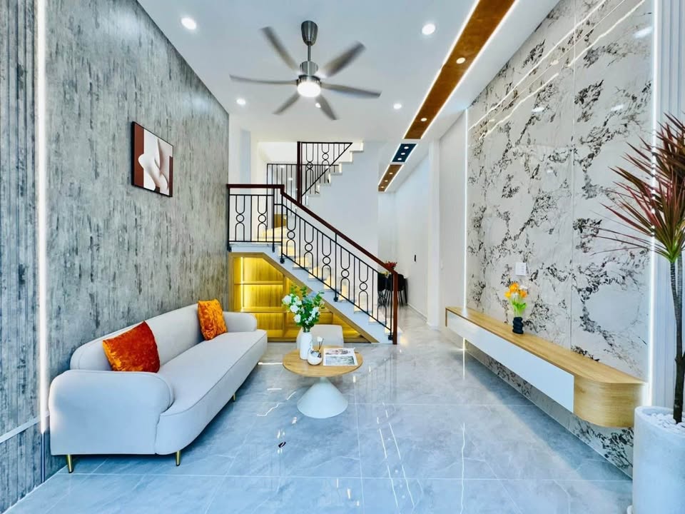 Bán nhà 1 trệt 1 lầu 2 phòng ngủ, gần ủy ban nhân dân Gò Vấp, 36m², giá 4,98 tỷ