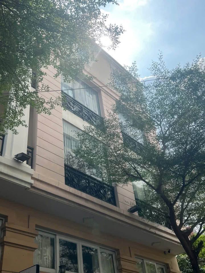 Tòa nhà Nguyễn Văn Trỗi, hẻm xe hơi 12m, 5 tầng, 49 tỷ, cơ hội vàng cho nhà đầu tư