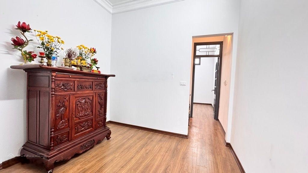 Chỉ 9,3 tỷ có nhà 35m2x5T, 5 ngủ, phố Nguyễn Công Hoan - Làng xóm Vin Giảng Võ, tặng full nội thất