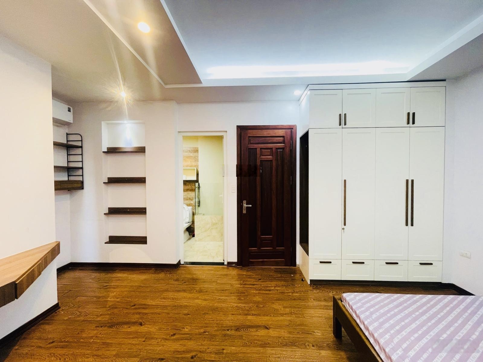 Giá cực hợp lý! Nhà đẹp 32m2x5T đầy đủ nội thất. Cách mặt phố 50m, ngõ vào rộng thoáng phố Văn Cao