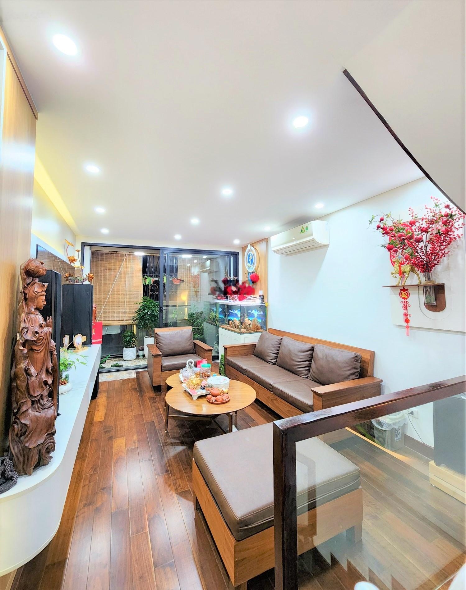 Bán nhà riêng phố Đội Cấn, Ba Đình, ngõ rộng, gần phố, 42m2 5 tầng, 13.6 tỷ