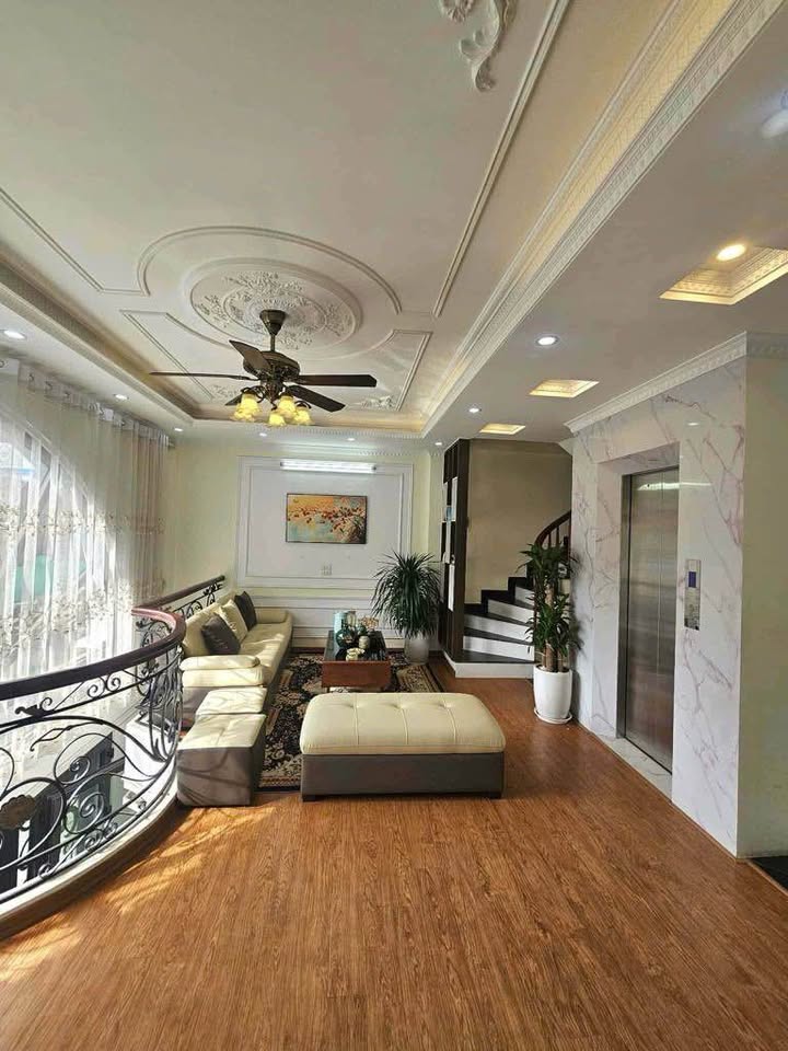 Bán nhà riêng quận Long Biên, thành phố Hà Nội, giá 11,8 tỷ