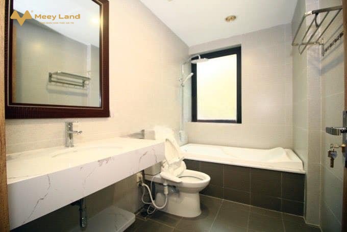 Mặt phố Linh Lang, Ba Đình, 9 tầng, thang máy mới, cho thuê 170 triệu/tháng