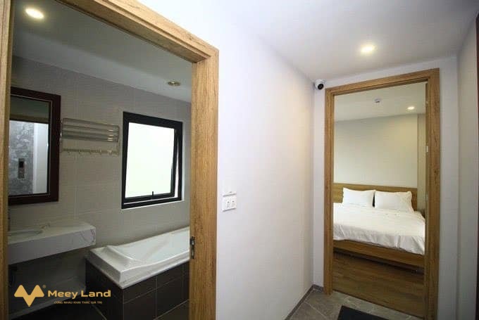 Mặt phố Linh Lang, Ba Đình, 9 tầng, thang máy mới, cho thuê 170 triệu/tháng