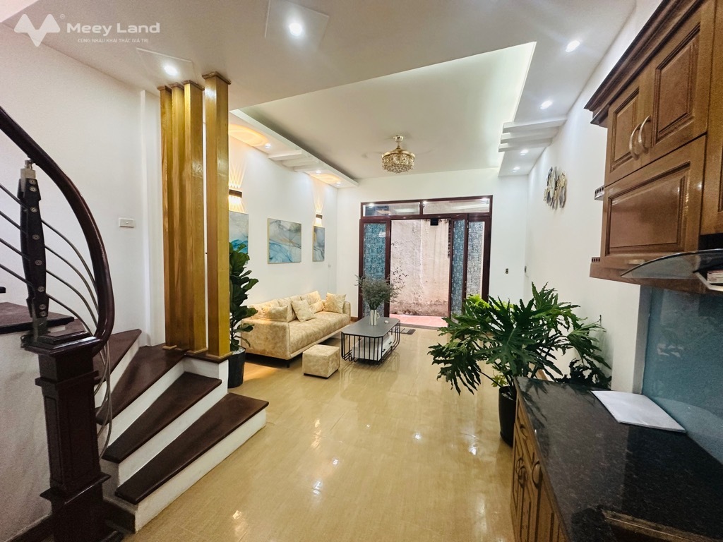 Bán gấp nhà phố Đại La 60m2 x 5 tầng, mặt tiền 4,1m, giá 4,95 tỷ