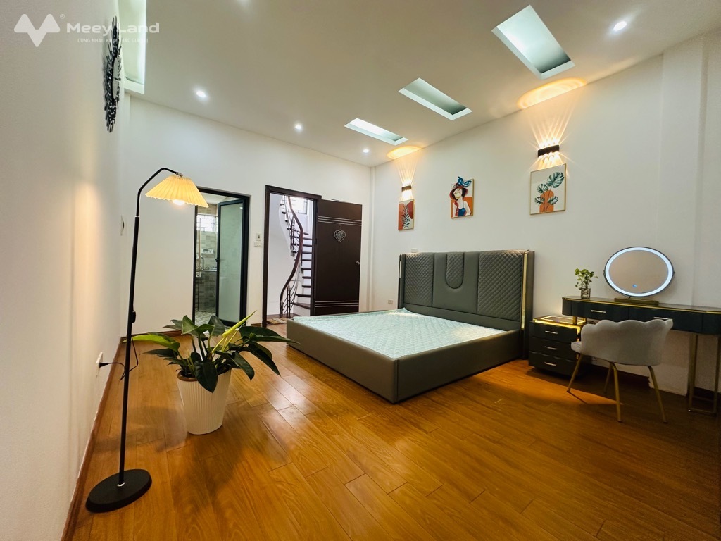 Bán gấp nhà phố Đại La 60m2 x 5 tầng, mặt tiền 4,1m, giá 4,95 tỷ