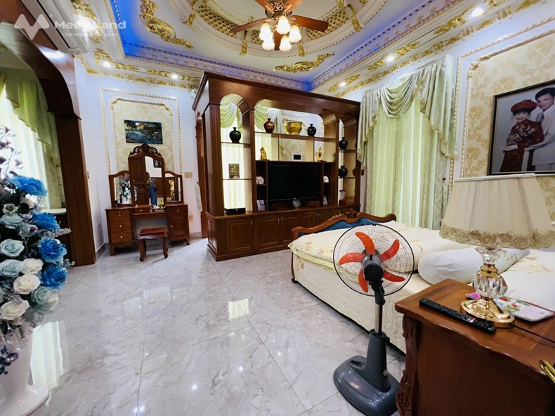 Bán biệt thự 2 mặt tiền ngay Phạm Ngọc Thạch, Phú Mỹ, Thủ Dầu Một, Bình Dương, 350m2, 3 tầng