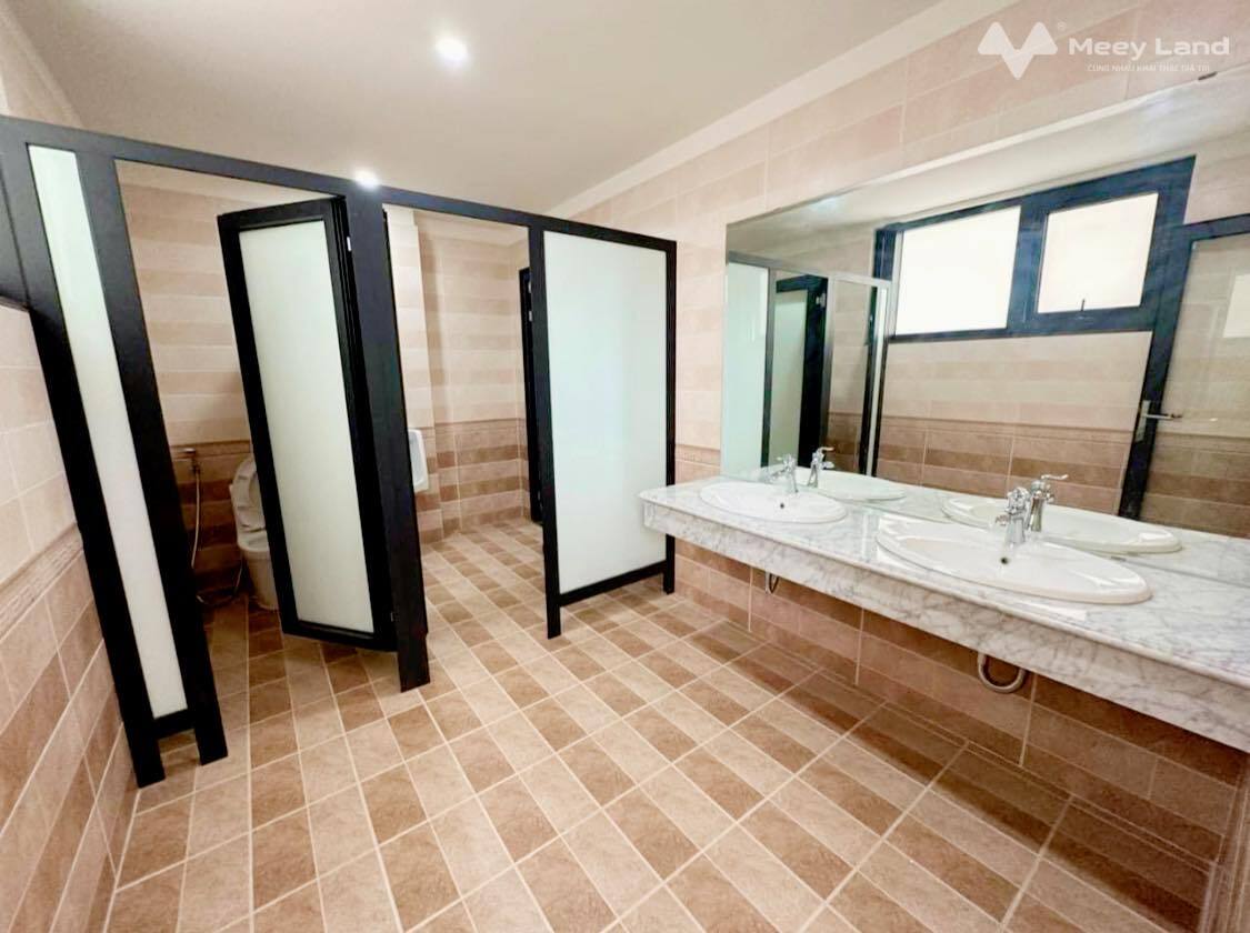 Tòa nhà mặt phố Quan Hoa, Cầu Giấy, 9 tầng thang máy mới tinh, thiết kế hiện đại, xịn sò