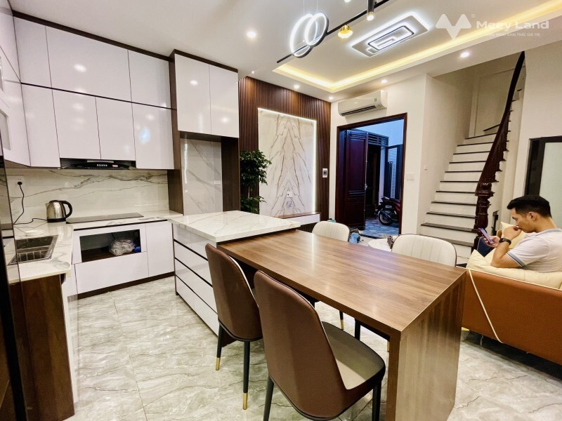 Bán nhà phố Giải Phóng 50m2 x 5 tầng, mặt tiền 4m, giá 4 tỷ