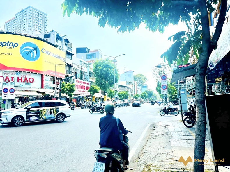 Bán nhà mặt tiền kinh doanh đường 3 Tháng 2, phường 14, quận 10, 82m2, 2 tầng