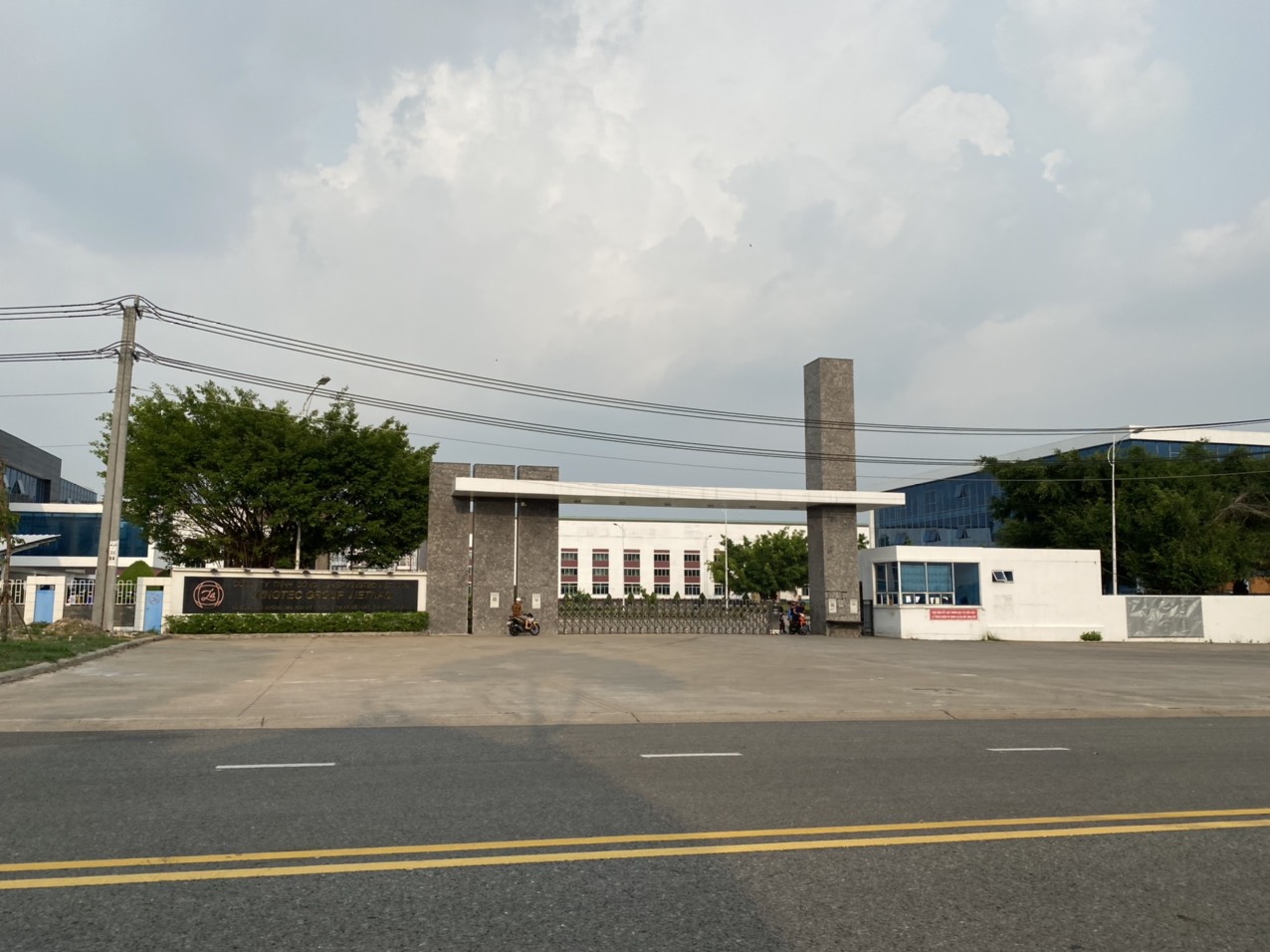 Mẹ chồng gửi bán lô đất thổ cư 214m2, giá 190 triệu, dân cư đông, sát khu công nghiệp lớn