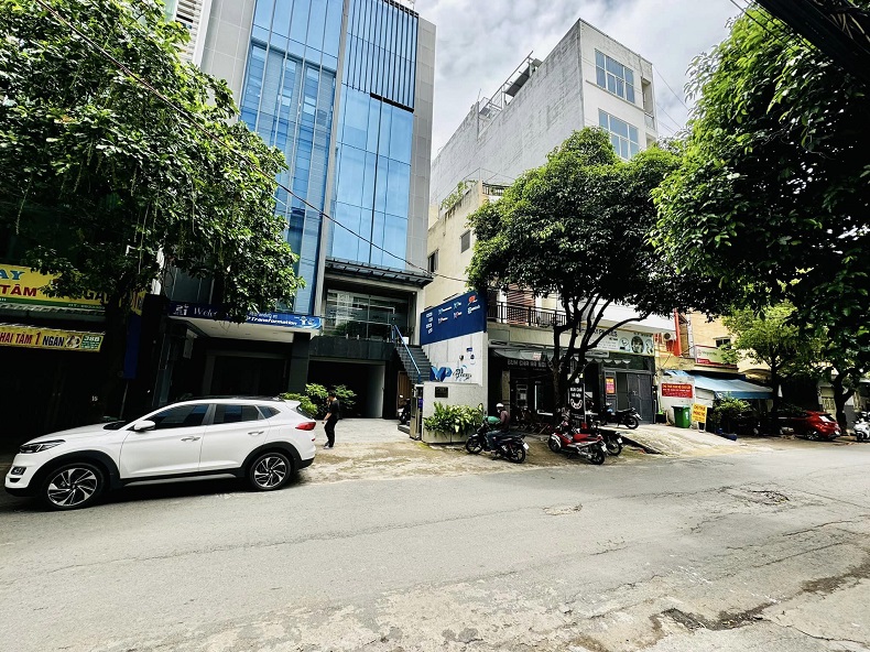 Bán căn hộ dịch vụ mặt tiền ngay Nguyễn Chánh Sắt, phường 13, Tân Bình, 190m2, 5 tầng, thang máy