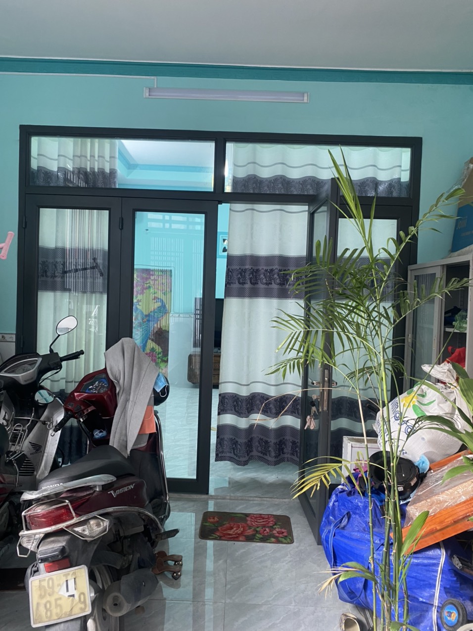 Bán nhà chính chủ quận 9, gồm sân đậu xe, khách, bếp ăn, 2 ngủ, 2 vệ sinh