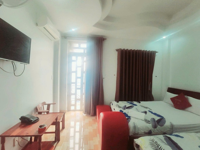 Bán khách sạn nhà mặt tiền ngộp nặng Trần Thị Cờ, Thới An, quận 12, 96m2, 5 tầng, thang máy, 14 phòng