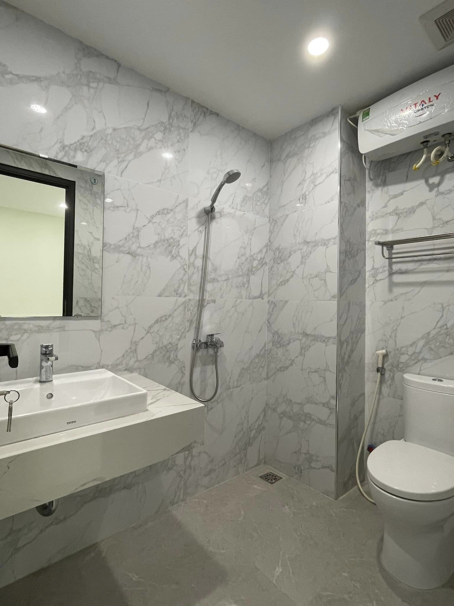 Bán nhà phố Ngọc Khánh, Ba Đình, vị trí trung tâm, 5 tầng, thang máy mới