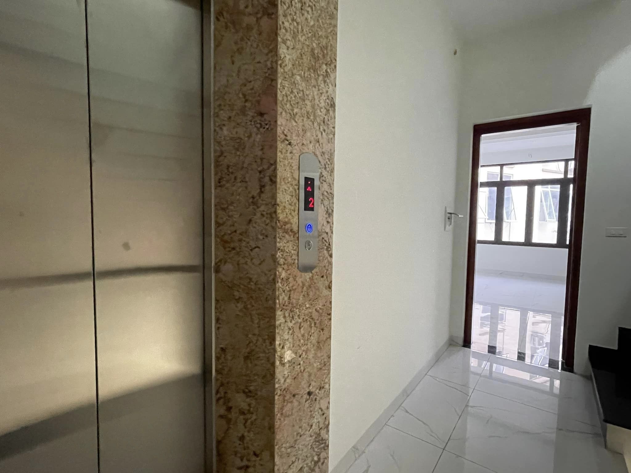 Bán nhà phố Ngọc Khánh, Ba Đình, vị trí trung tâm, 5 tầng, thang máy mới