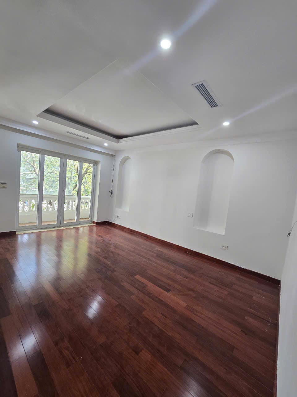 Biệt thự Nguyễn Huy Tưởng – trung tâm Thanh Xuân – hoàn thiện đẹp