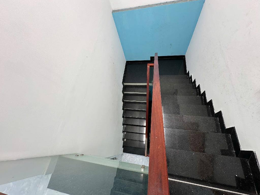 Hạ giá bán gấp căn nhà - 3 tầng - 4 phòng ngủ - chợ Bà Điểm - Hóc Môn