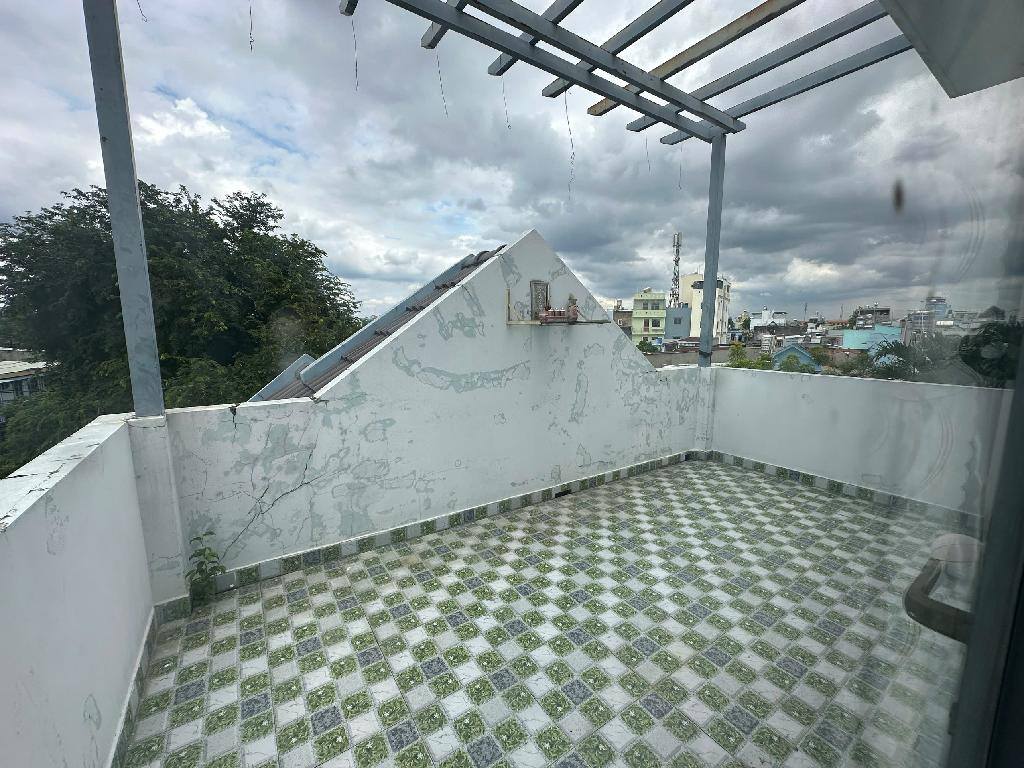 Hạ giá bán gấp căn nhà - 3 tầng - 4 phòng ngủ - chợ Bà Điểm - Hóc Môn