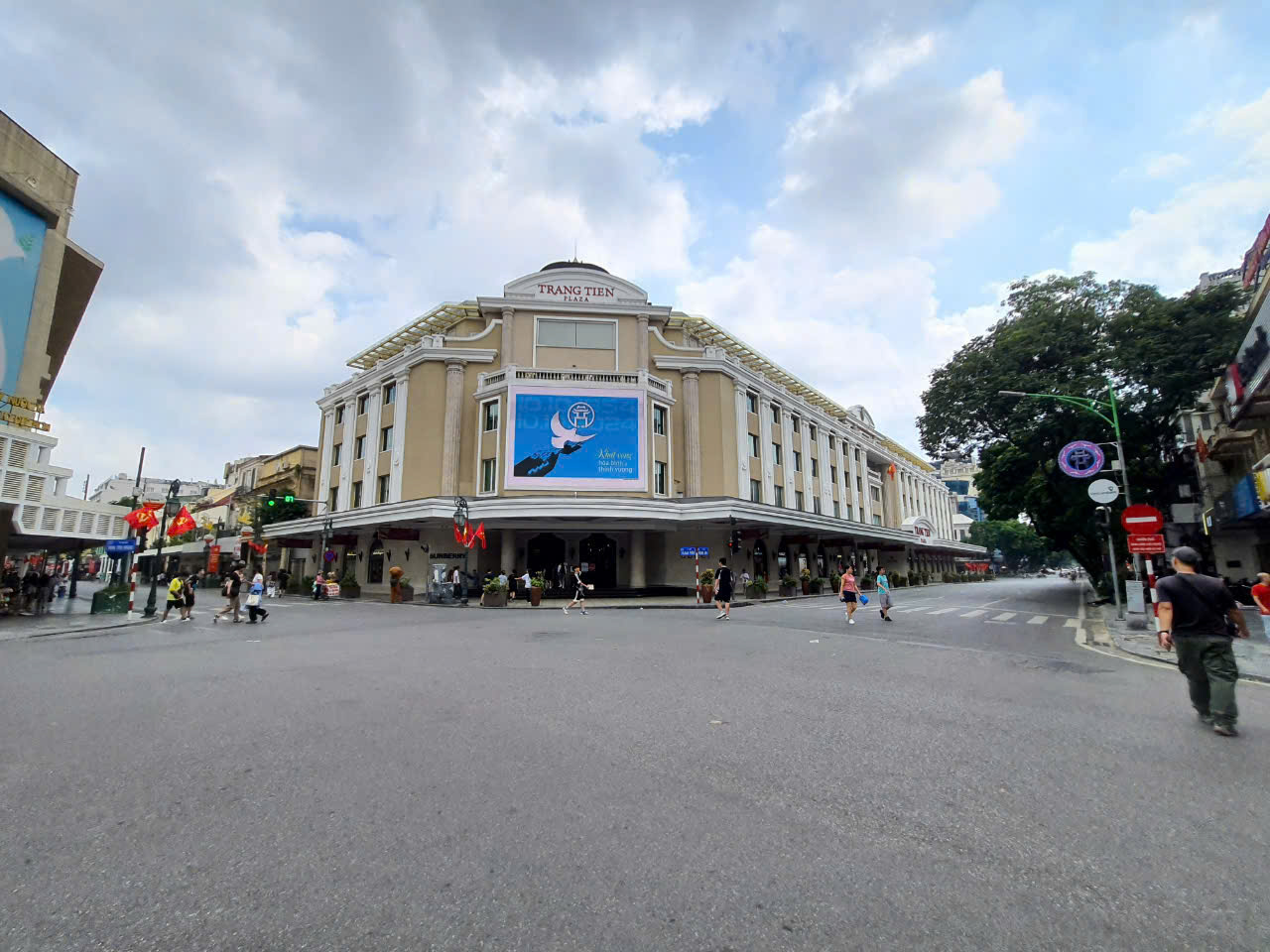 Bán nhà mặt phố Hàng Bài 90m2, 2 tầng, mặt tiền 3,6m, 68 tỷ, vỉa hè, kinh doanh