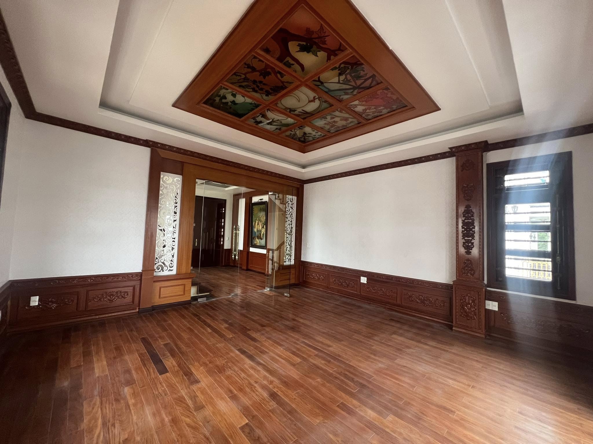 Cho thuê biệt thự 2 mặt phố khu Đông Nam Cường, 770m2, sân cổng cực rộng, siêu víp