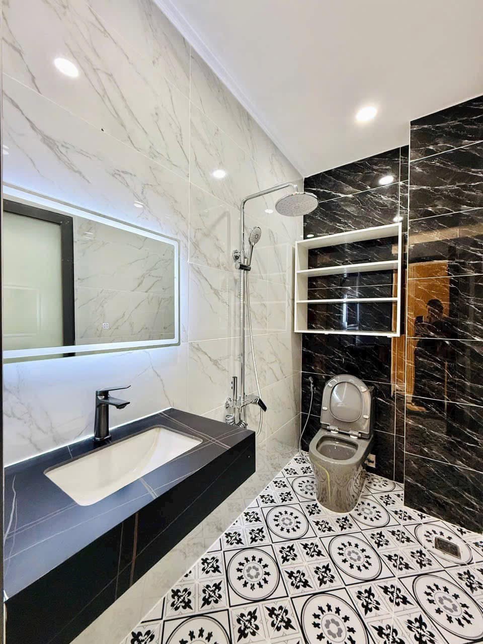 Bán nhà riêng 4 phòng ngủ, 4WC, 56m2, 2,85 tỷ tại Lãnh Binh Thăng, phường 8, quận 11