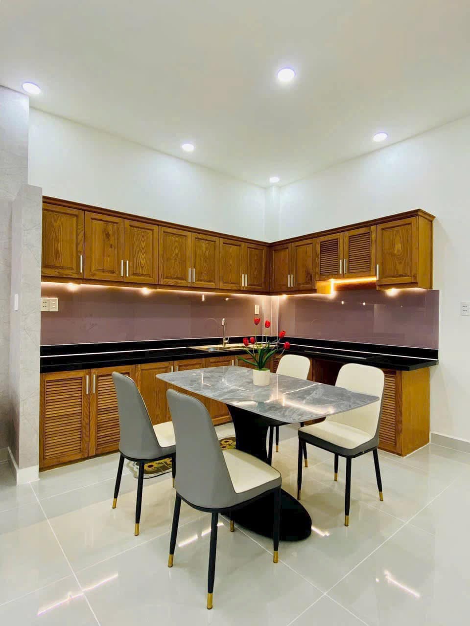 Đi nước ngoài bán gấp nhà 72m2, Phạm Văn Hai, Tân Bình, giá bán 2,99 tỷ