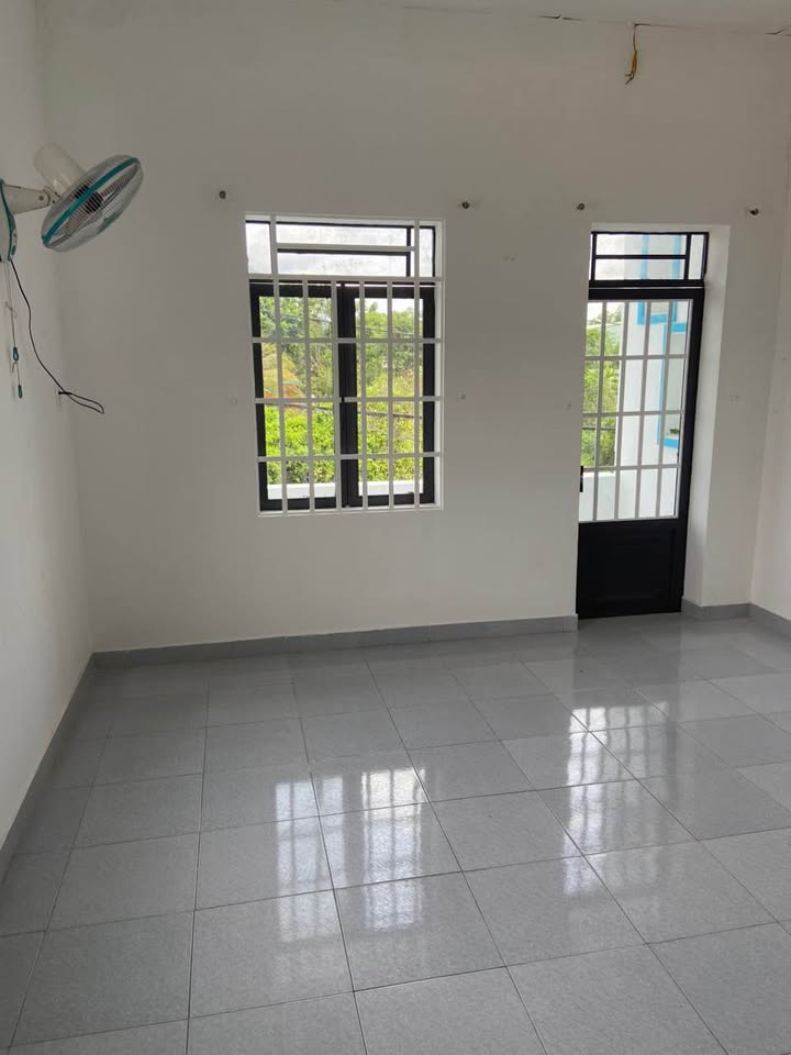 Bán gấp căn trọ 130m2 - 1 lầu 1 trệt - 3 phòng trọ - Tân Thông Hội - Củ Chi