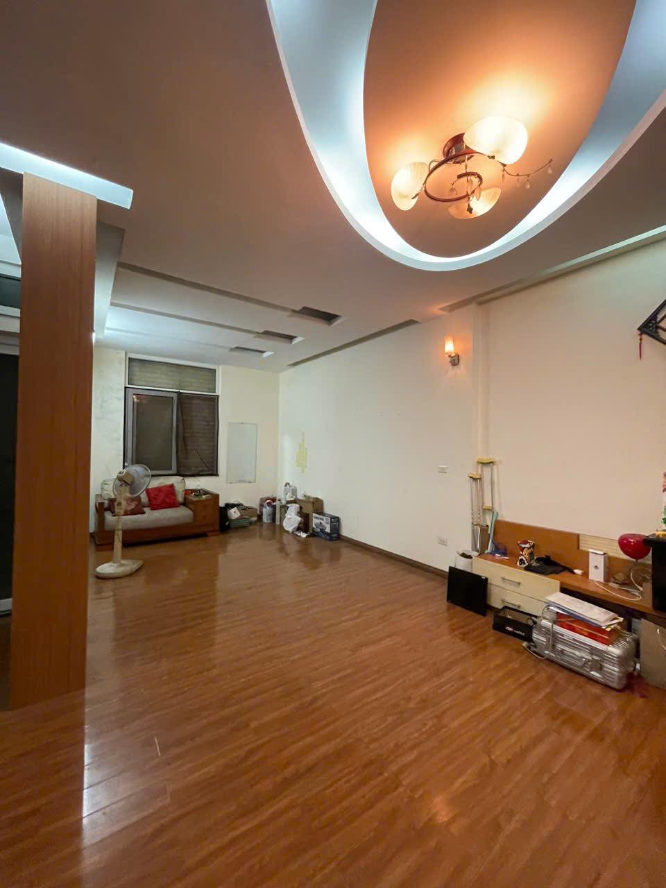 Chính chủ bán nhà phố Giảng Võ, Ba Đình, sổ đỏ vuông đẹp