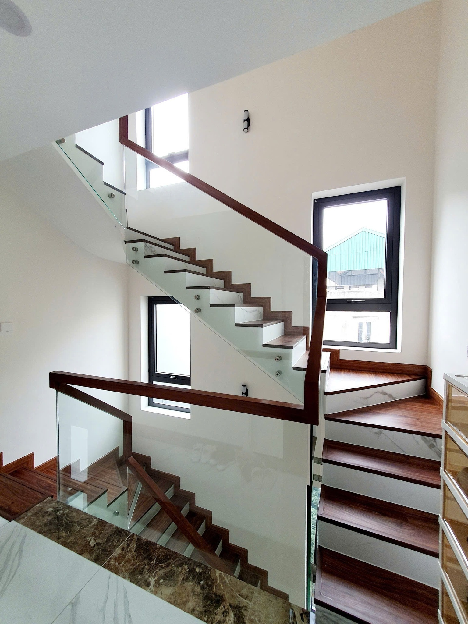 Bán nhà Xuân La, Tây Hồ, 6 tầng thang máy, ô tô vào nhà, khu dân trí cao, an ninh