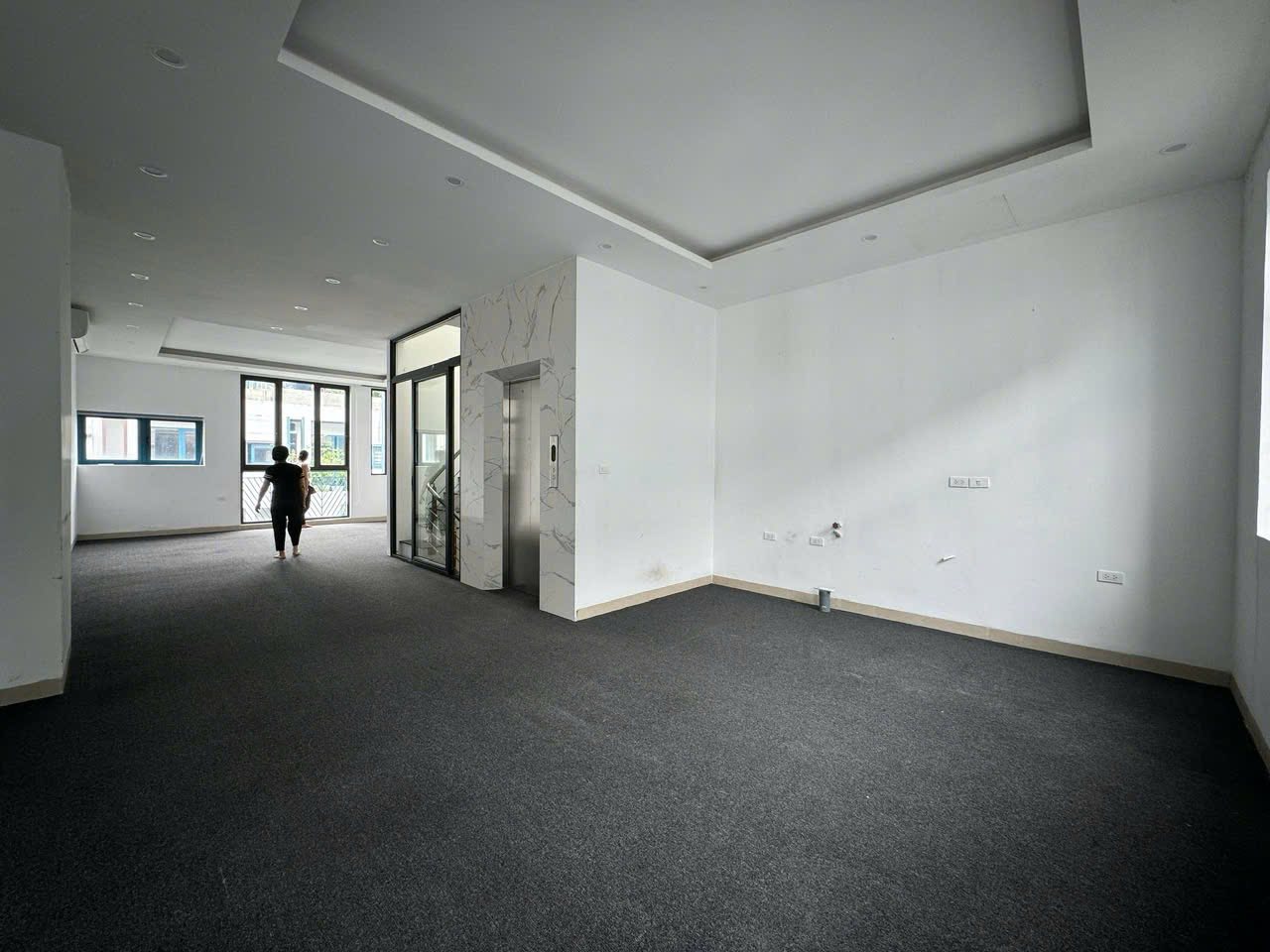 Bán liền kề Ngân Hà Vạn Phúc 6 tầng thang máy – vừa ở vừa làm văn phòng - giá tốt